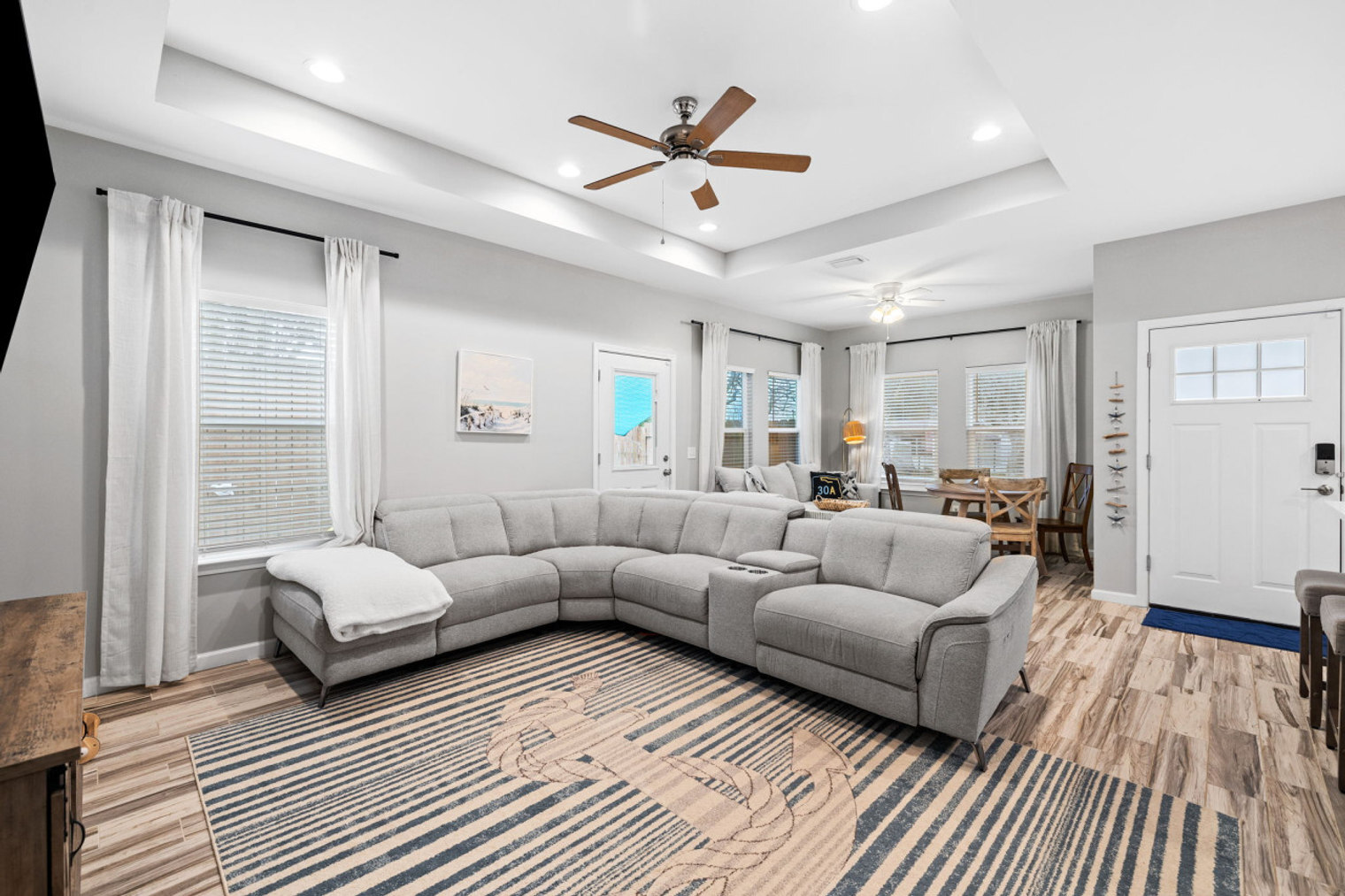 Building Photo - 212 Romanza Pl