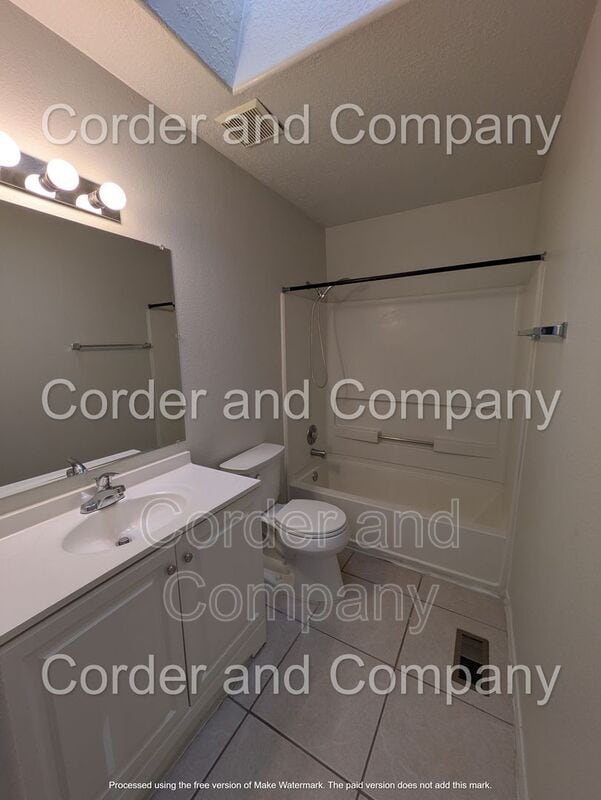 Building Photo - 11243 Campo Del Oso Ave NE