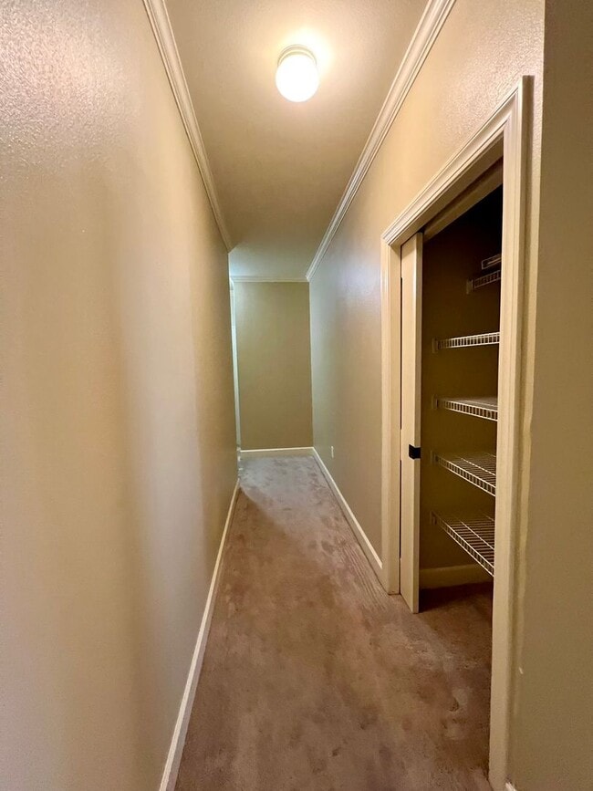 Building Photo - Spacious 2 Bedroom Condo in Fairhaven!