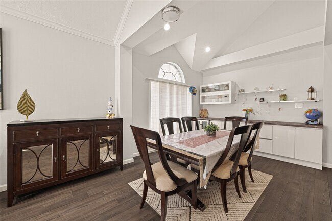 Building Photo - 6514 Kings Summit Dr