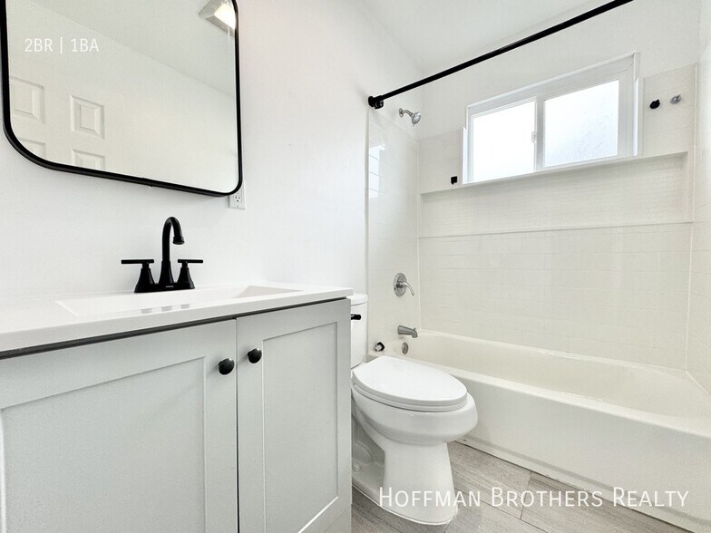 Building Photo - 4132 W 118th St