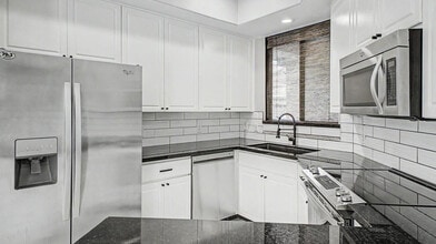 Building Photo - 705 W Queen Creek Rd