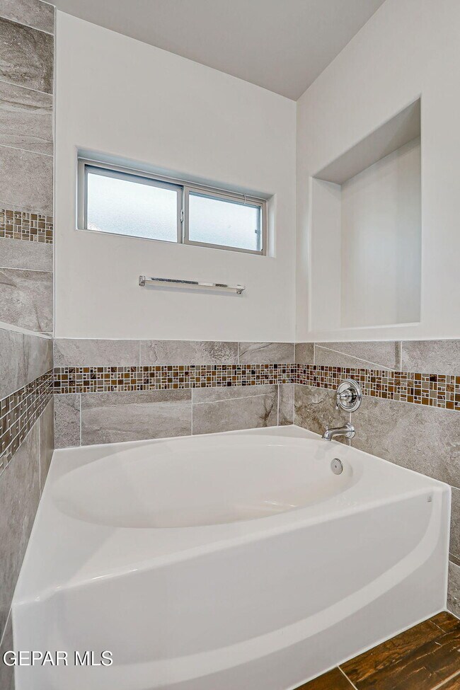 Building Photo - 6061 Cinnamon Pk St