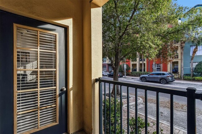 Building Photo - 2421 W Horatio St