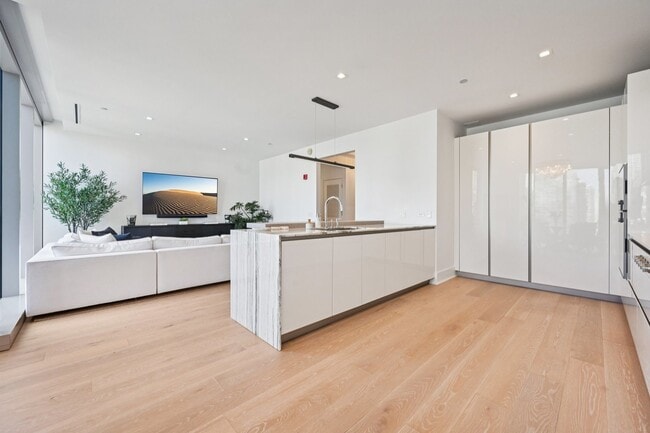 Building Photo - 363 E Wacker Dr