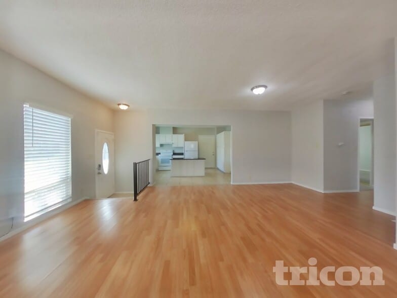 Building Photo - 573 Laurel St