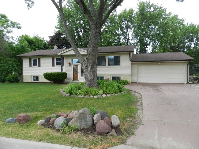 Primary Photo - 2571 Crown Hill Ct