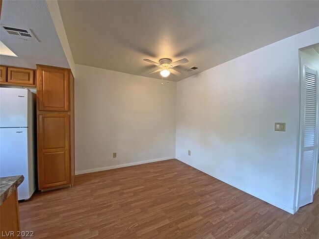 Building Photo - 7300 W Pirates Cove Rd