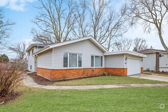 Building Photo - 1923 Pawnee Ln