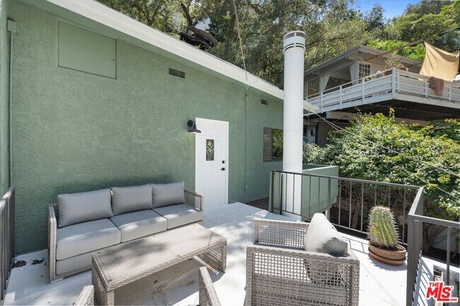 Building Photo - 8506 Oak Ct