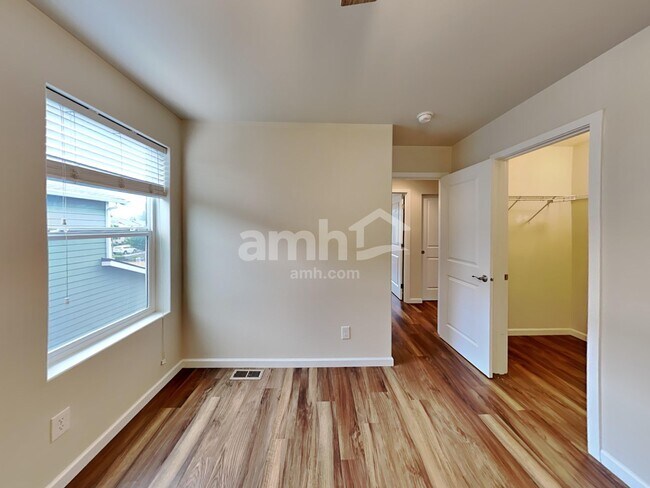 Building Photo - 2655 Moore St