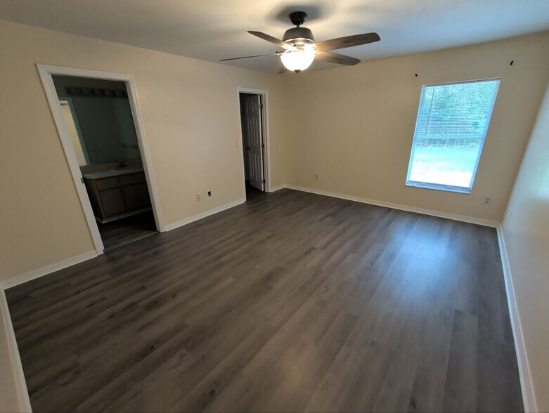 Building Photo - 8885 N Gilovu Dr