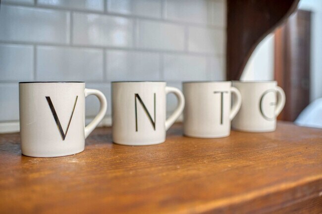 Building Photo - 3073 Fairmount Blvd