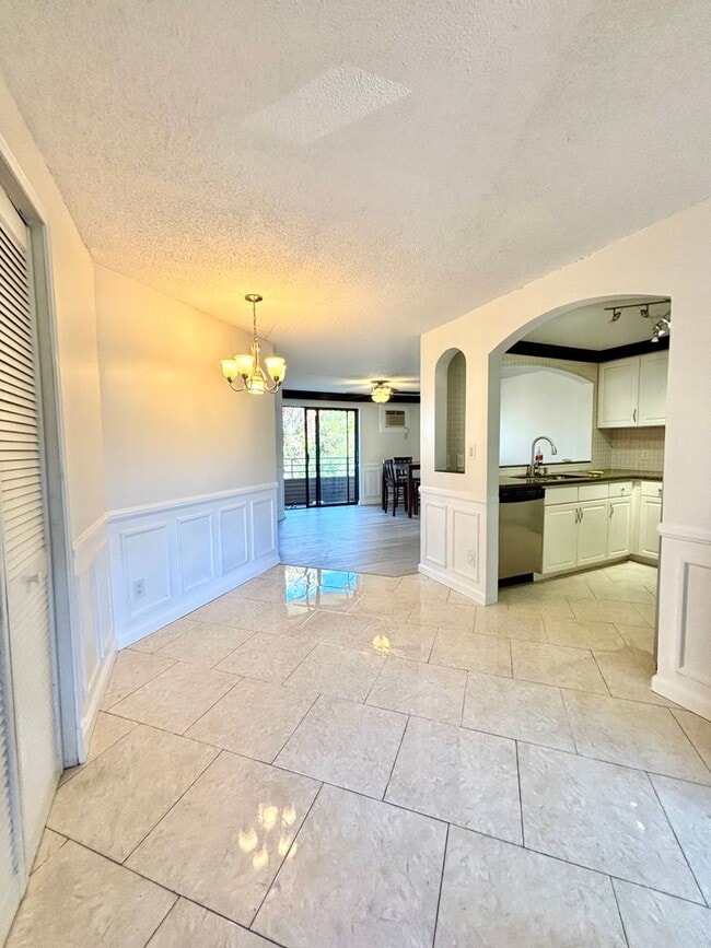 Building Photo - Kihei Shores - South Maui across from World Class Beaches
