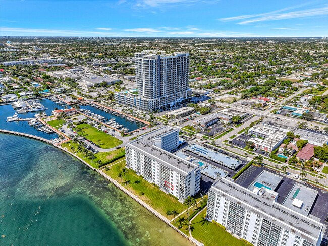 Building Photo - 301 Lake Shore Dr