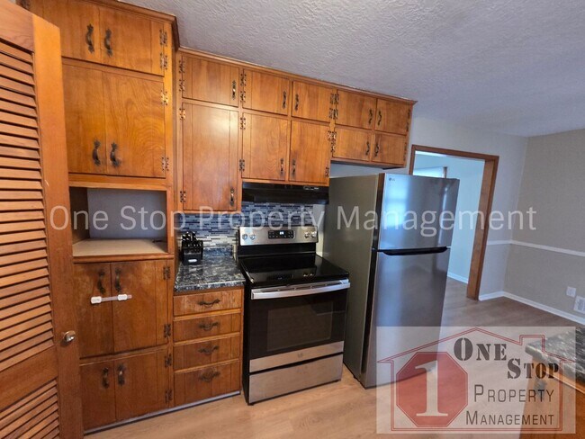 Building Photo - The Perfect 3 bedroom/2 bathroom home in Independence!