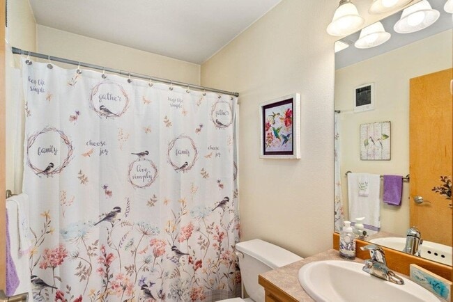 Building Photo - 2 bed 2 bath Condo in Newport