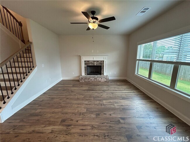 Building Photo - 305 Ridge Pointe Drive