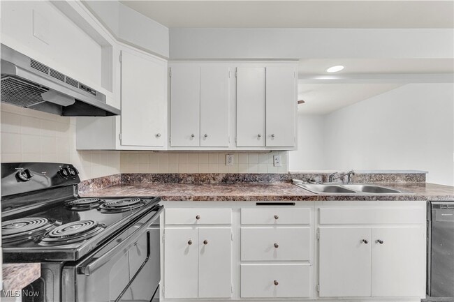Building Photo - 6481 Glenwillow Dr