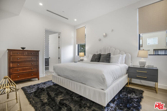 Building Photo - 10563 Ashton Ave