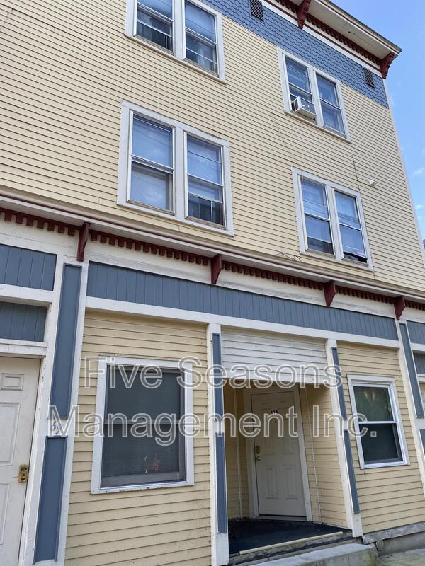 Building Photo - 69 King St