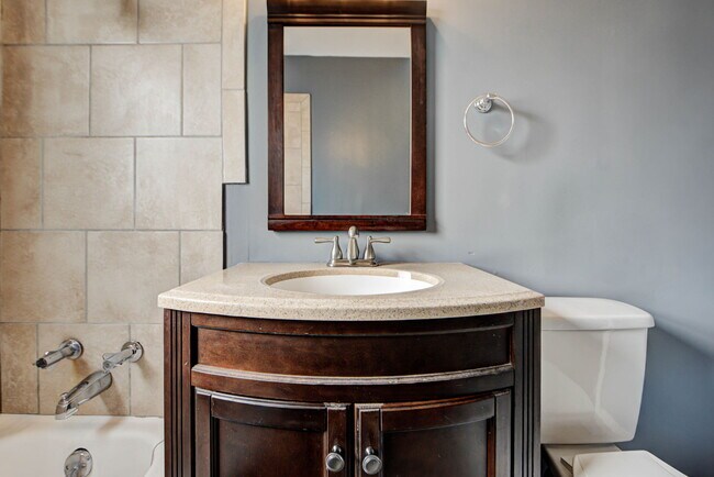 Building Photo - 1110 W Apache St