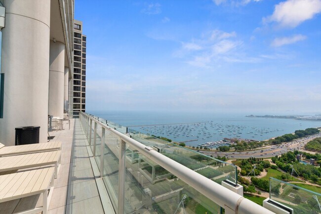 Building Photo - True Luxury Living_2b2b Condo at 340 On The Park