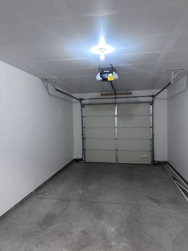 Building Photo - 16662 Shaw Pine Ct