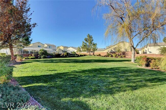 Building Photo - Gorgeous Three Bedroom in the Northwest!