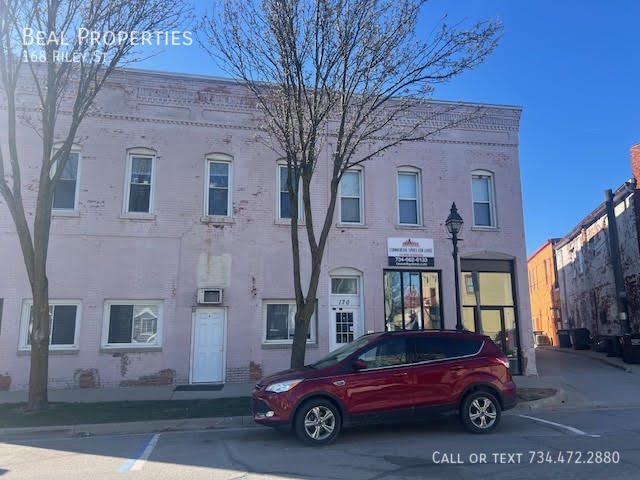 Building Photo - 168 Riley St
