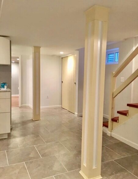 Building Photo - 113 Webster St NE