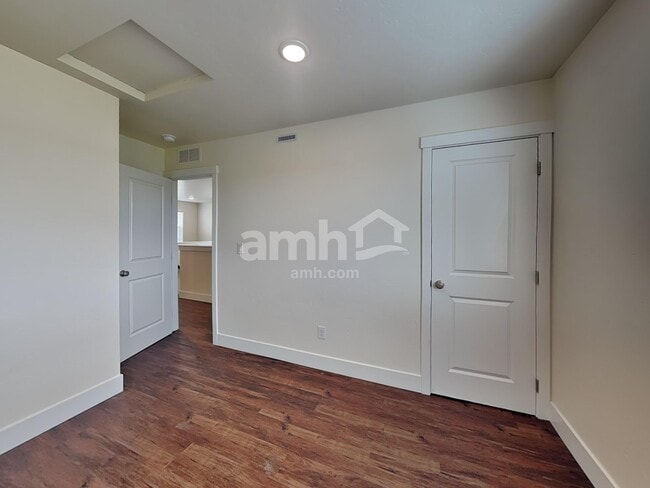Building Photo - 11503 W Mesquite St
