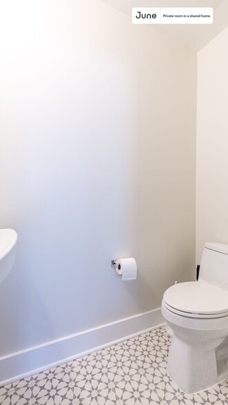 Building Photo - Room in Shared 2 bed/2.5 bath home in Columbia Heights