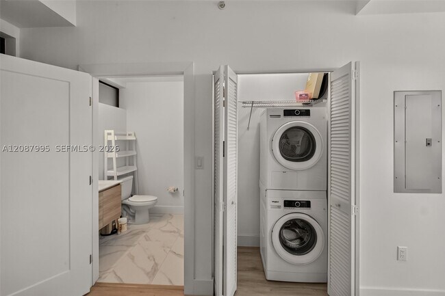 Building Photo - 4100 SW 64th Ave
