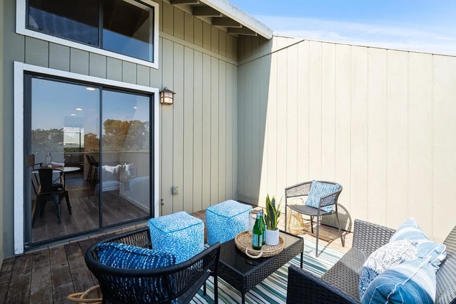 Building Photo - Unit 17