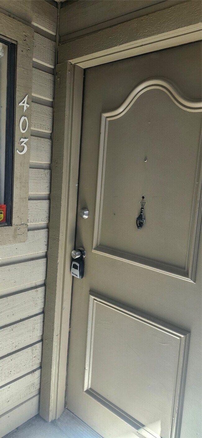 Primary Photo - 8918 Bissonnet St