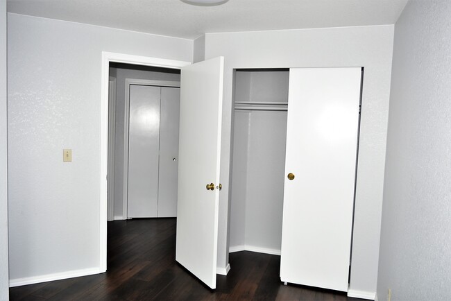 Building Photo - 5706 Crystal Ct SE