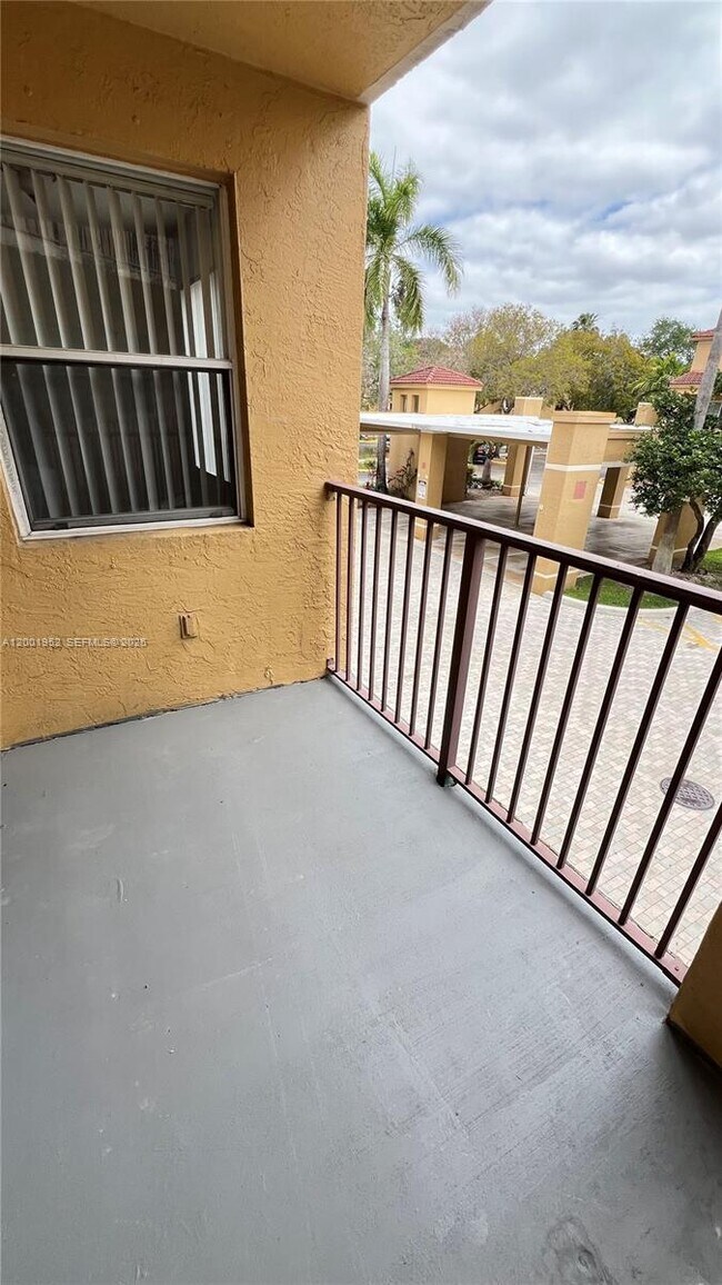 Building Photo - 771 N Pine Island Rd