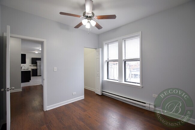 Building Photo - 3635 W Dickens Ave