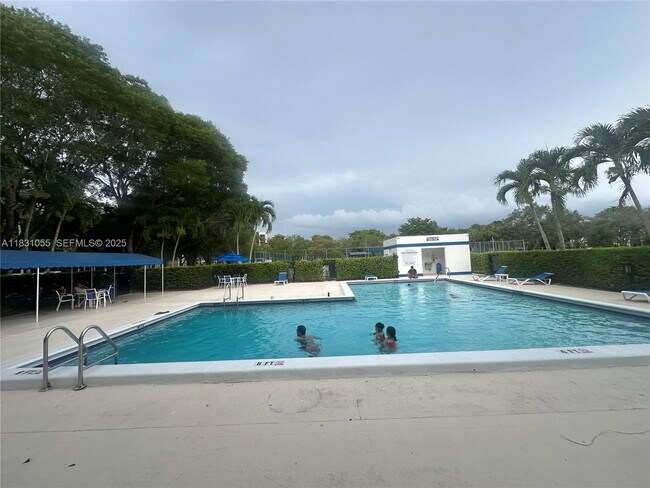 Building Photo - 16251 Golf Club Rd