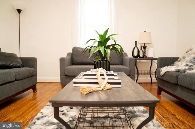 Building Photo - 1037 16th St S