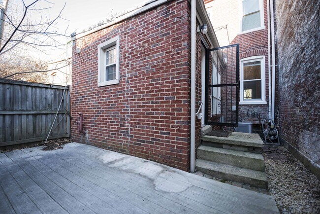 Building Photo - 202 11th St NE