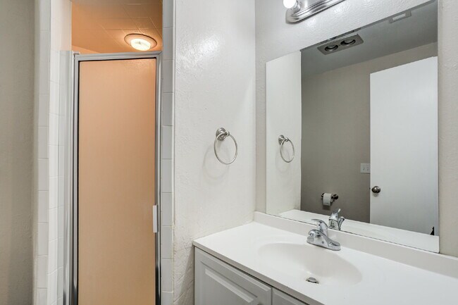 Building Photo - South Lubbock 4 bedroom 2 bath home