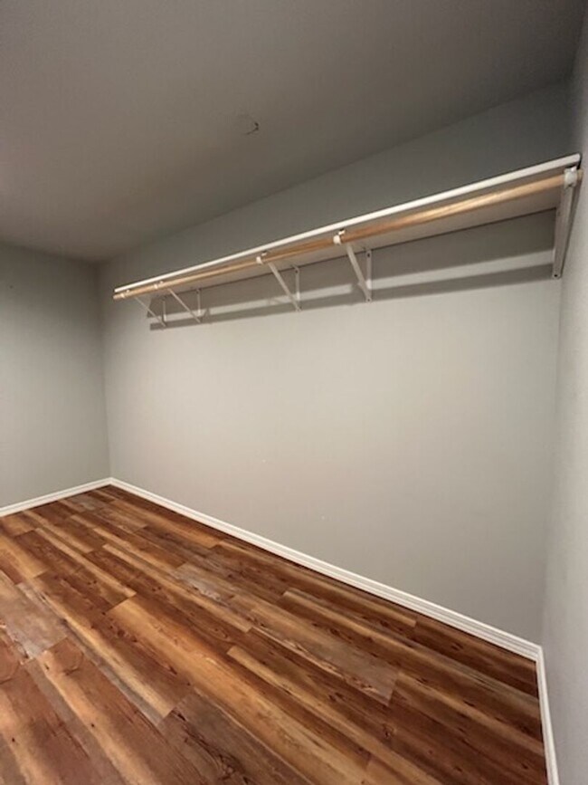 Building Photo - 224go