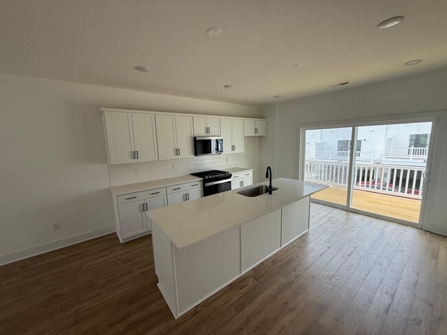 Building Photo - 15384 Oasis Sun Aly