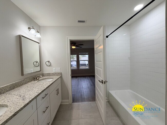 Building Photo - Brand-New 3 Bedroom Townhome in Fort Walton Beach!