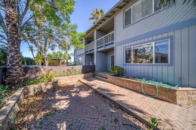 Building Photo - Wonderful Home with a Boat Slip and a Comm...