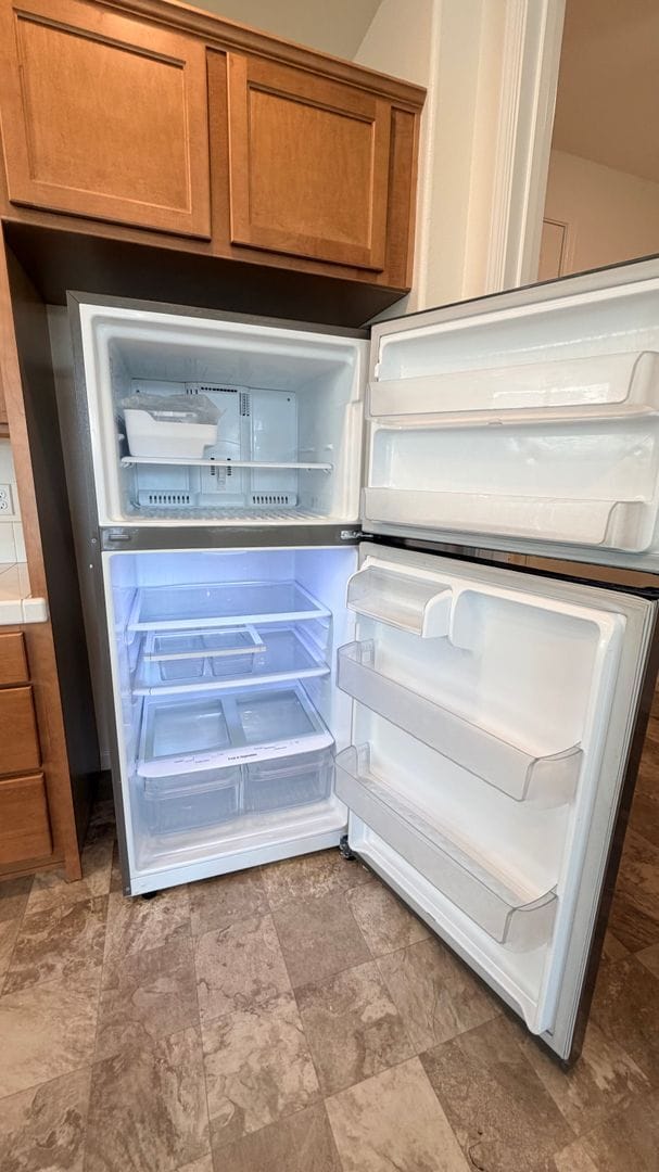 Building Photo - 5 Bed/ 2 Bath AVAILABLE NOW!