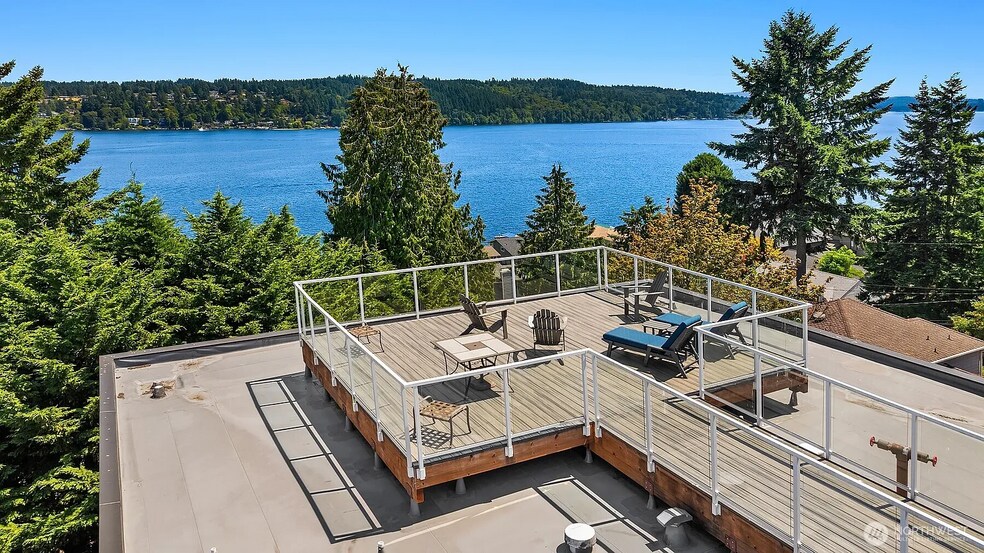Rooftop deck with Lake Washington views - 3825 NE 155th Pl