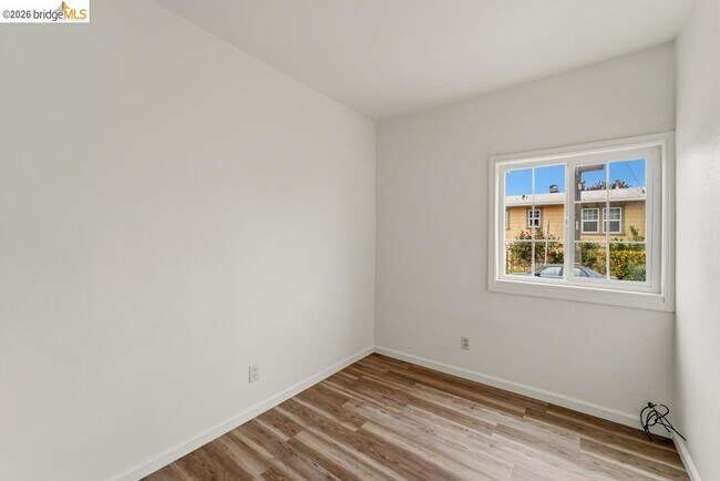 Building Photo - 400 Bissell Ave